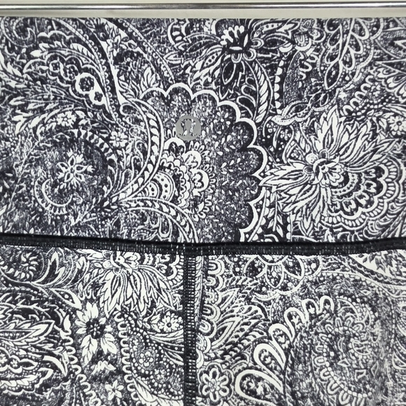 Lululemon Wunder Under Crop (Hi-Rise)Antique Paisley White Black - Picture 8 of 10